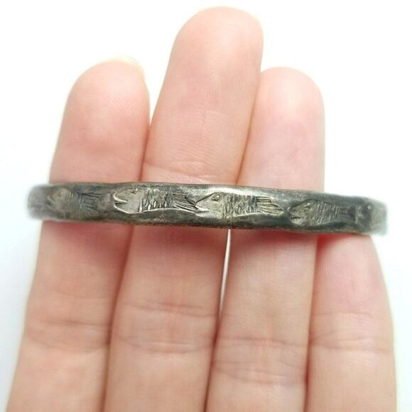 Vintage Sterling Silver Stamped Fish Pattern Bangle Bracelet, Signed Estate - Picture 1 of 6